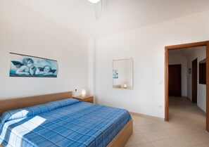3 chambres, fer et planche à repasser, accès au Wi-Fi (inclus)