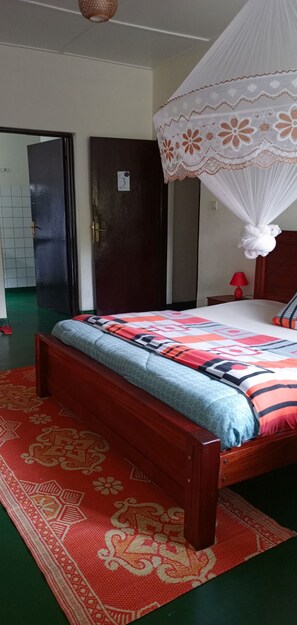 1 bedroom, desk, free WiFi, bed sheets