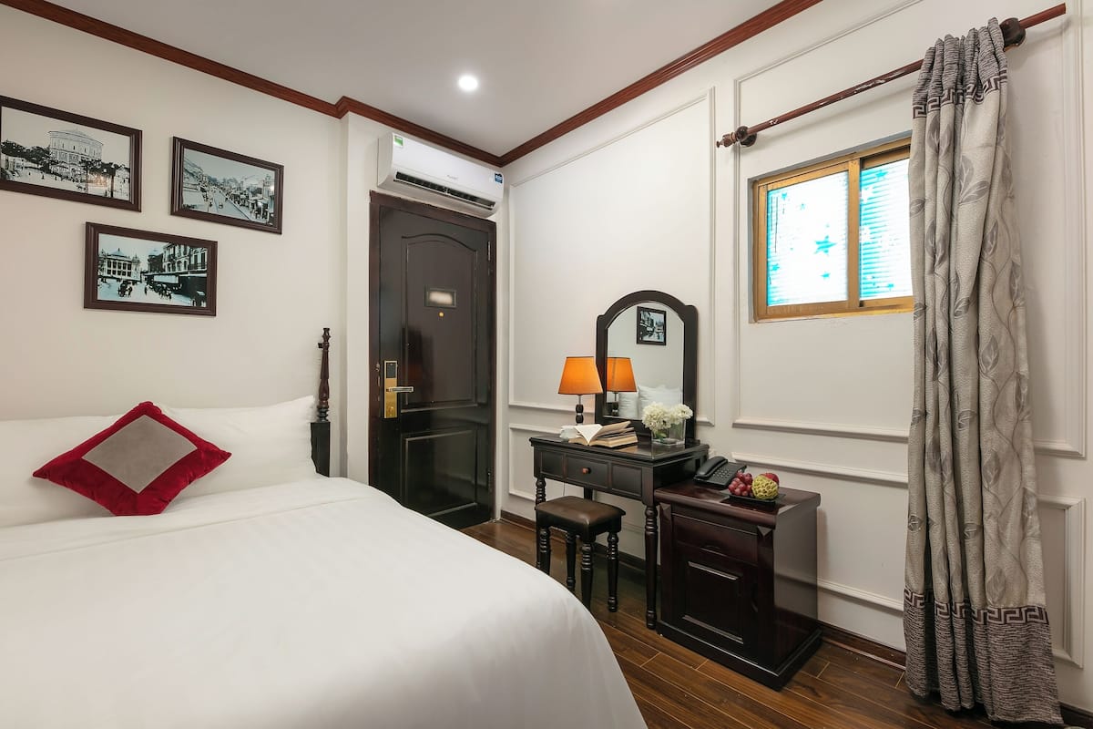 Superior Double Room, No Windows | Pillowtop beds, minibar, desk, soundproofing