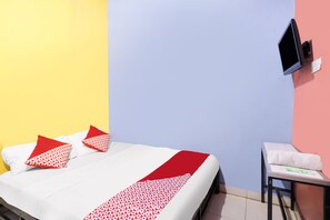 Basic Double Room | Laptop workspace, free WiFi, bed sheets - SPOT ON 91887 Penginapan Rindu (Batam)