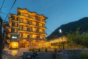 Exterior - The Social Stays Manali (Manali)