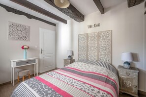3 chambres, fer et planche à repasser, Wi-Fi gratuit