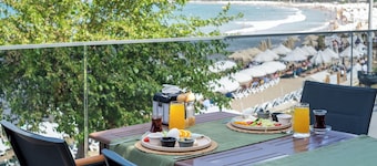 Tropic Beach Club Side 