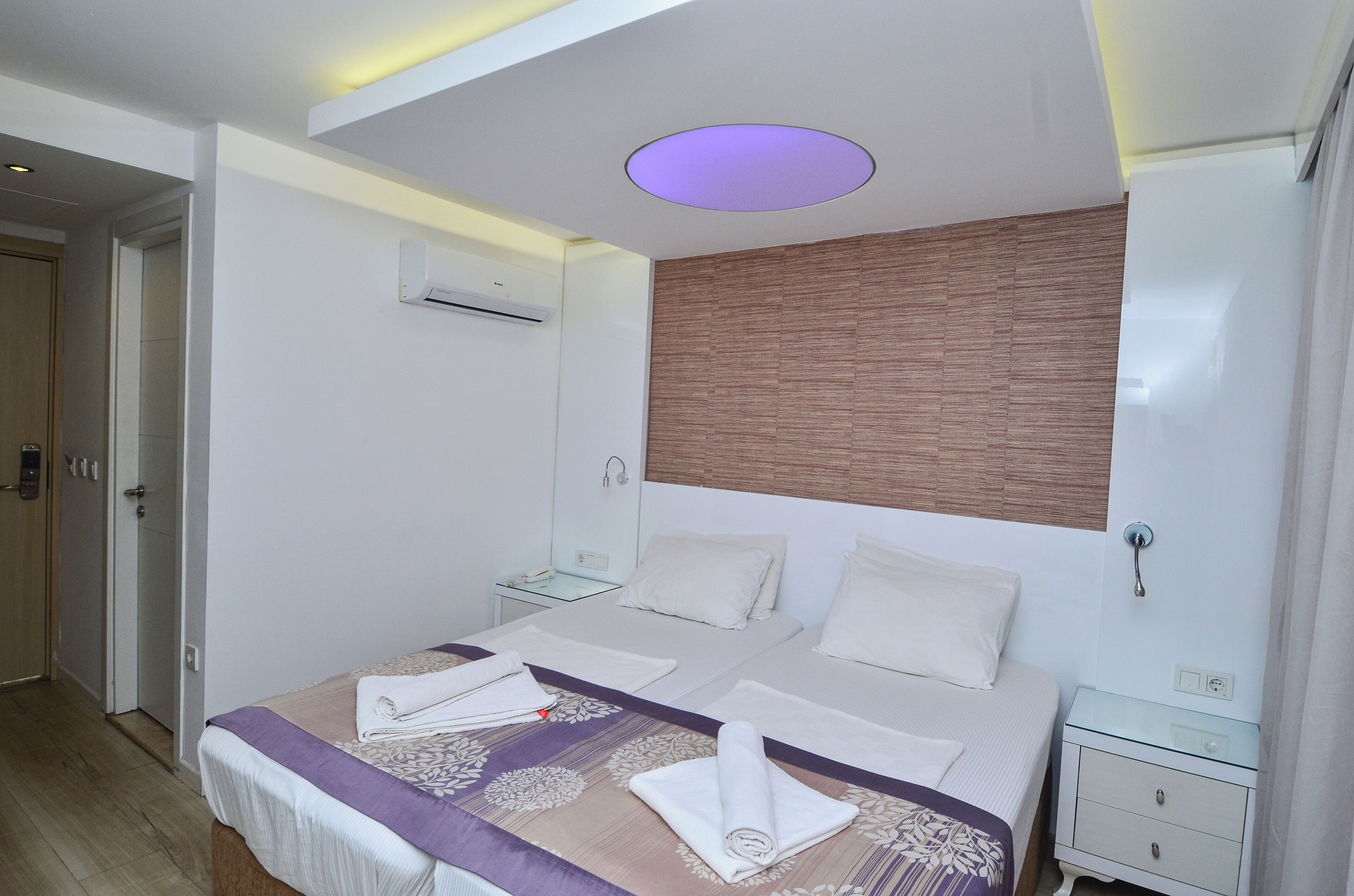 Standard Room | Minibar, free WiFi, bed sheets, wheelchair access