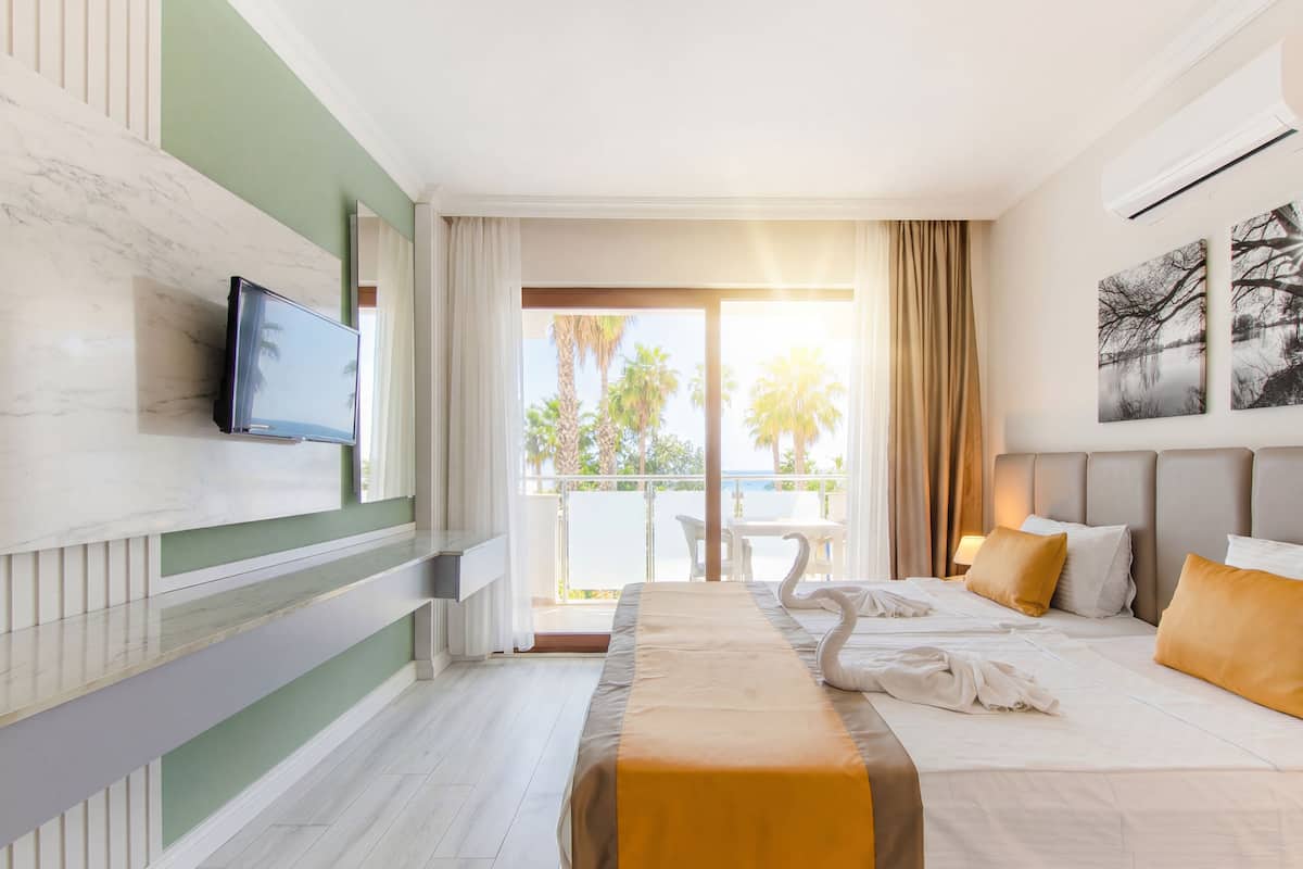 Minibar, wifi gratis, ropa de cama y acceso para silla de ruedas
