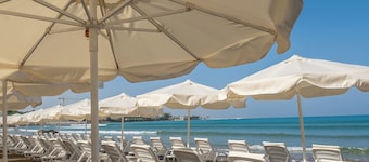 Tropic Beach Club Side