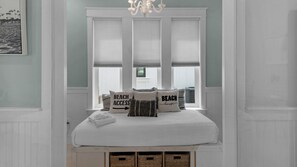 4 室のベッドルーム、デスク、アイロン / アイロン台、WiFi (無料)