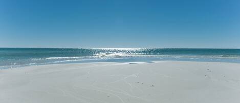 Una playa cerca