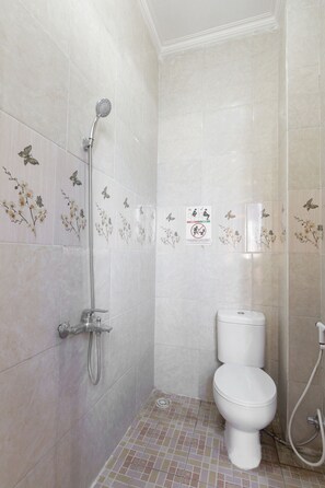 Quarto casal luxo | Banheiro | Chuveiro, chuveiro com efeito de chuva, toalhas de banho 