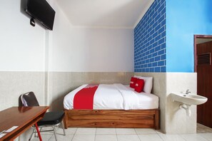 Bed sheets - OYO Life 3720 Homestay Gayatri Janti (Malang)