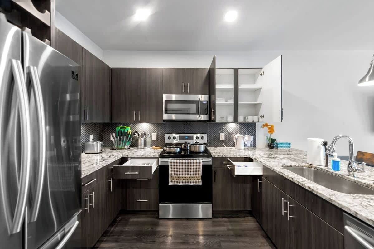 Refrigerador, microondas, horno y parrilla de estufa 