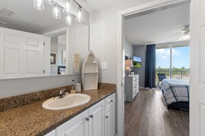 4 bedrooms, iron/ironing board, WiFi, bed sheets - North Tower #801 End Unit with Pool Views! (North Myrtle Beach)