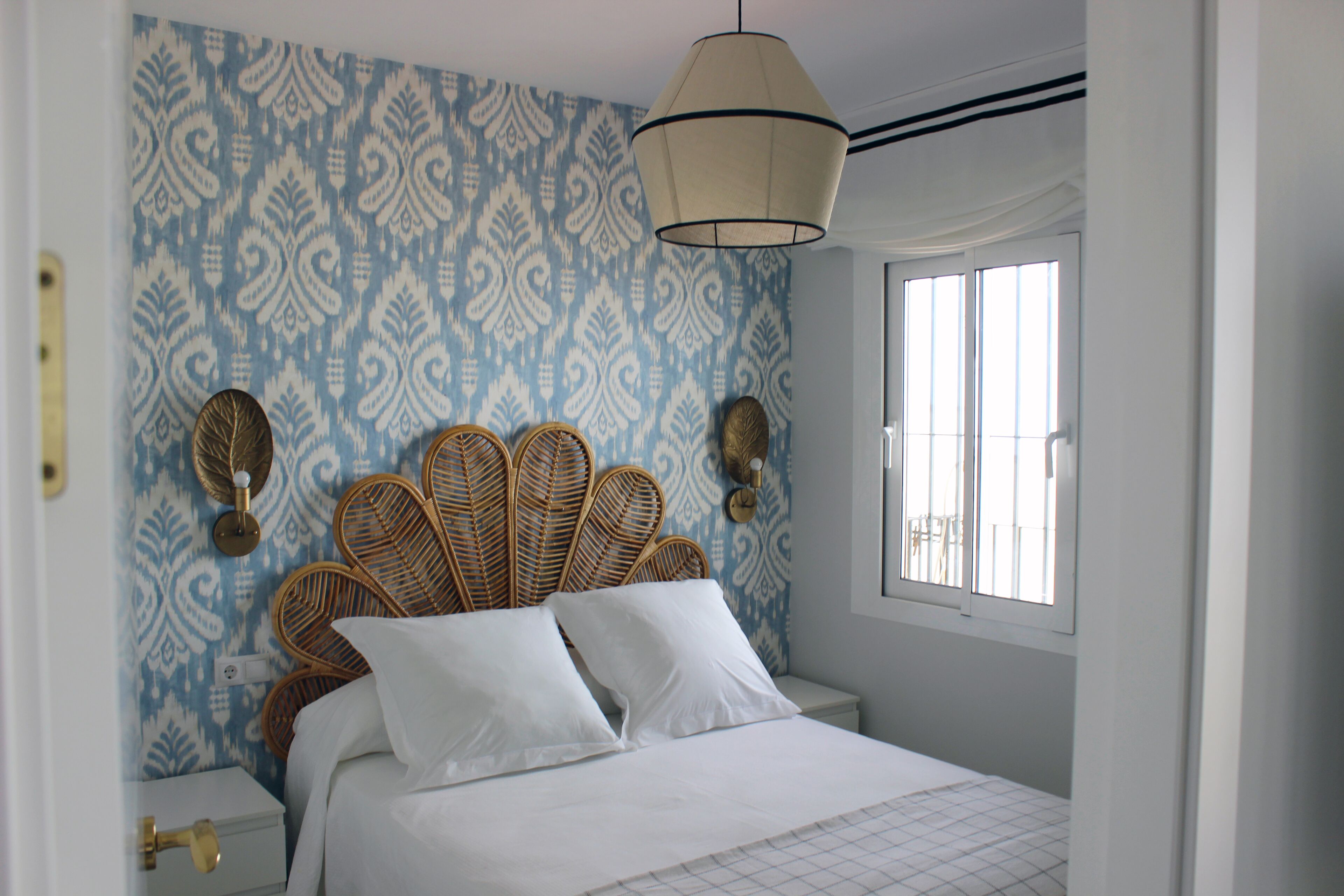 Deluxe Duplex | Laptop workspace, blackout drapes, iron/ironing board, free WiFi