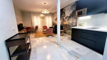 Departamento superior | Cocina privada | Frigobar, microondas, lavavajillas y cafetera y tetera
