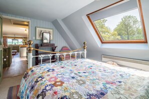 2 bedrooms, iron/ironing board, free WiFi, bed sheets - Colourful and cosy rural hideaway - Aspen Loft (Sudbury)