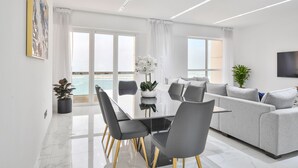Living room - Luxurious 2B in the Heart In Al Marsa Dubai (Dubai)