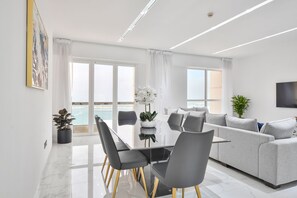 Living room - Luxurious 2B in the Heart In Al Marsa Dubai (Dubai)