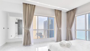 2 bedrooms, iron/ironing board, bed sheets - Luxurious 2B in the Heart In Al Marsa Dubai (Dubai)