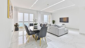 Living room - Luxurious 2B in the Heart In Al Marsa Dubai (Dubai)