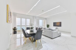 Living room - Luxurious 2B in the Heart In Al Marsa Dubai (Dubai)