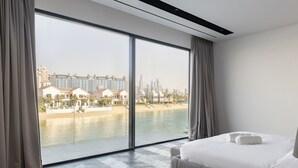 5 bedrooms, iron/ironing board, bed sheets - Luxurious sea Front Villa With Private Pool (Dubai)