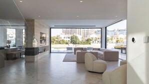 Living room - Luxurious sea Front Villa With Private Pool (Dubai)