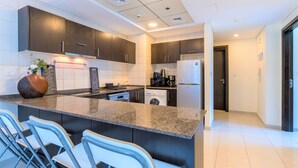 Appartamento (1 Bedroom) | Cucina privata | Microonde, forno, piano cottura, pentole/stoviglie/utensili