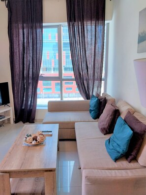 50-cm plasma TV with satellite channels, TV - Gorgeous 1B With Balcony in Dubai Marina (Dubai)