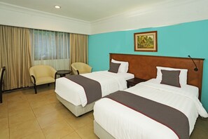 Deluxe-Zweibettzimmer | Schreibtisch, laptopgeeigneter Arbeitsplatz, schallisolierte Zimmer