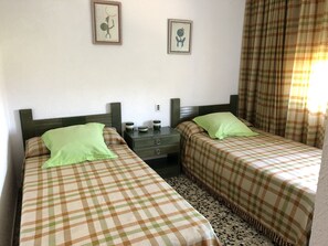 3 Schlafzimmer, Bügeleisen/Bügelbrett