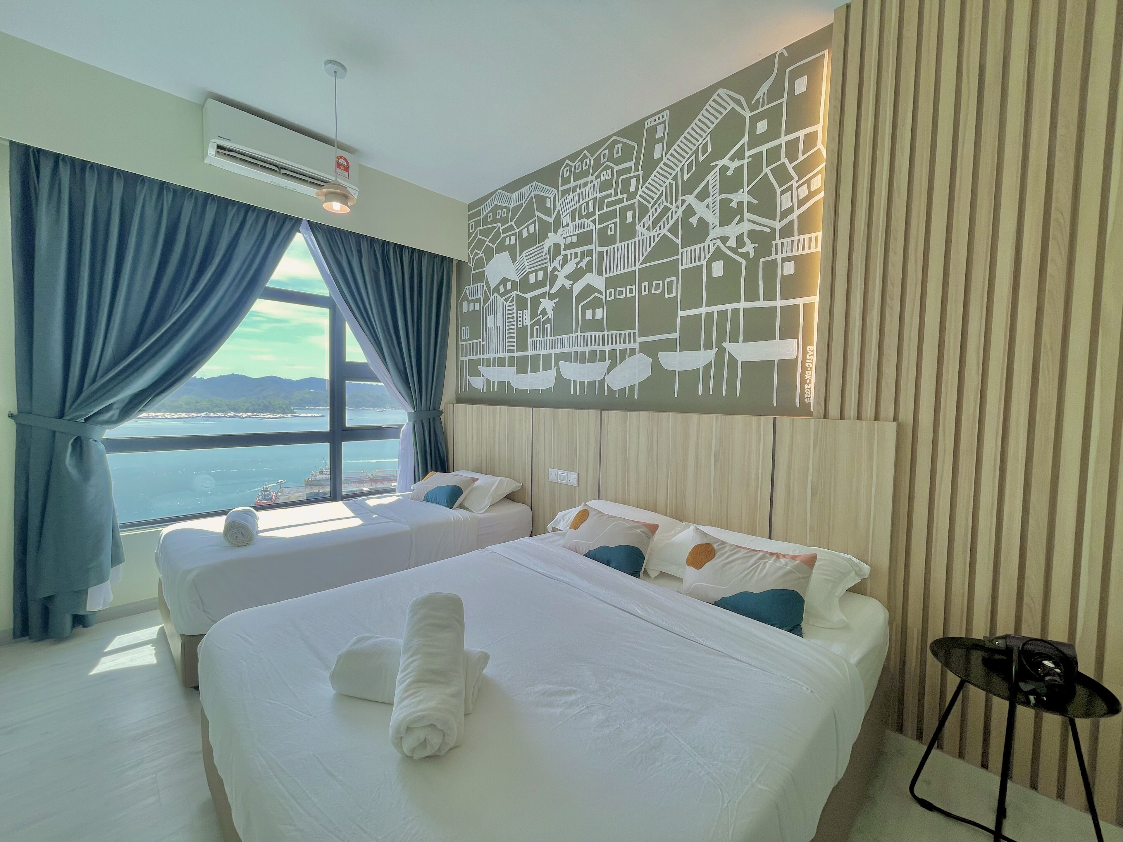 Seaview JQ3A 2R1B 5pax Suria Mall, Gaya Street