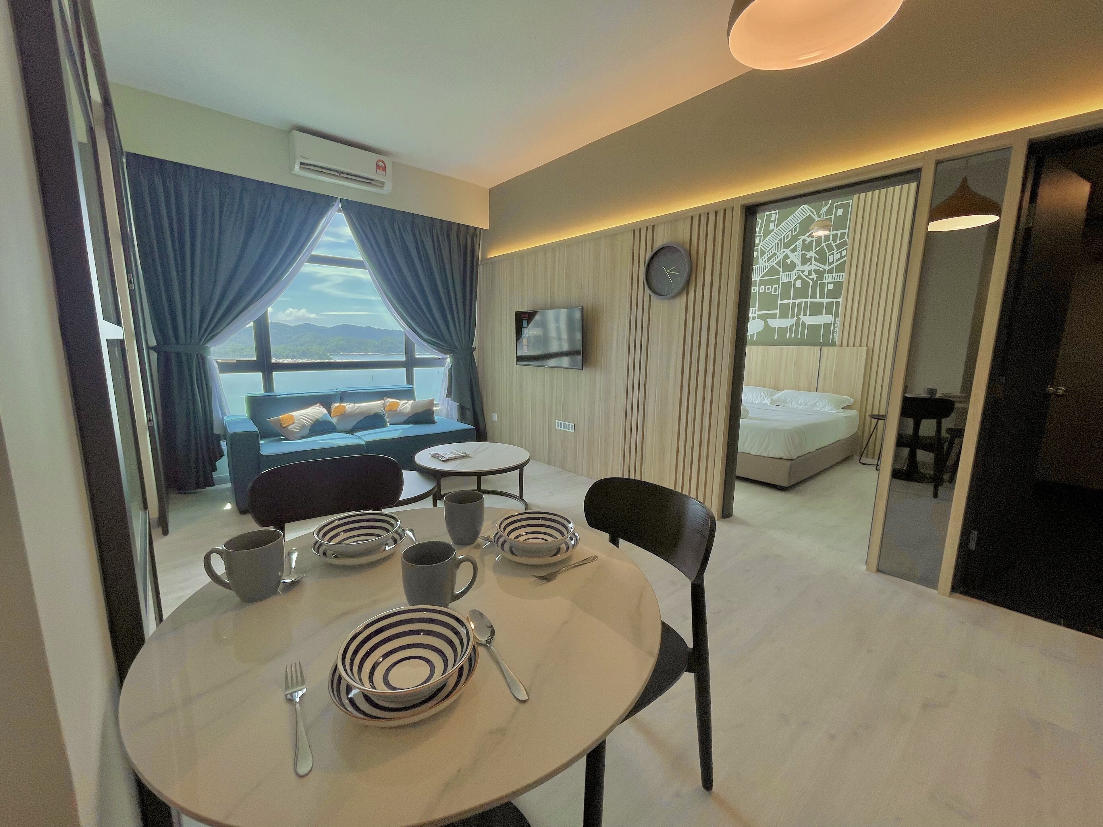 Seaview JQ3A 2R1B 5pax Suria Mall, Gaya Street