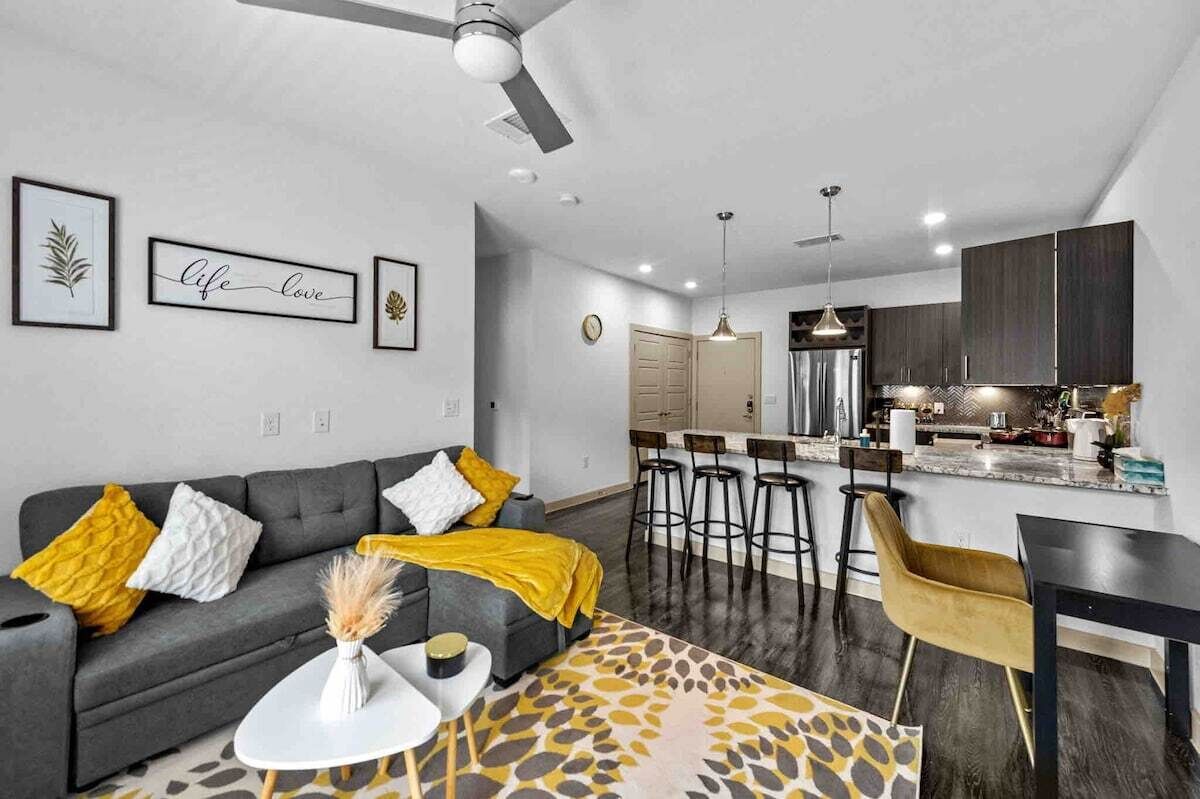 Apt 346 · Luxury King Suite/Pool | Free Parking | On Hwy121