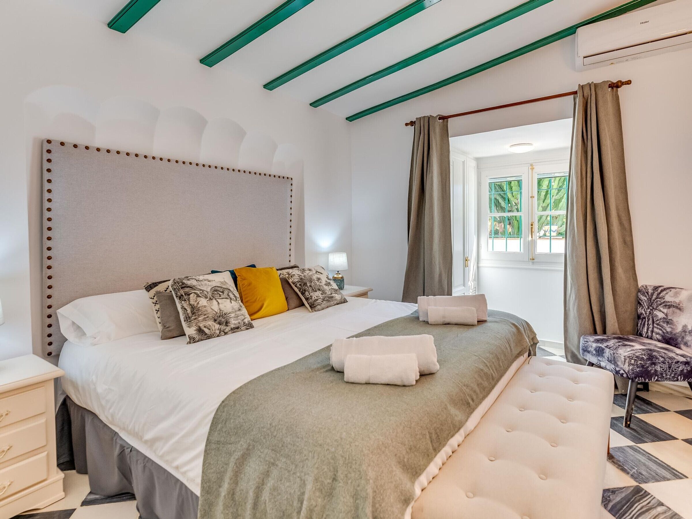4 bedrooms, free WiFi, bed sheets
