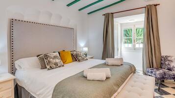 4 bedrooms, free WiFi, bed sheets