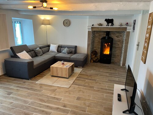 Charming Farmhouse Retreat: Farm Life, Wildlife & Scenic Views, Perfect for Family Holidays