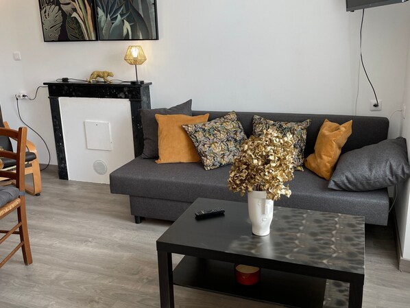 TV - Charming Riverside Mill - Pets Allowed (Mézières-sur-Ponthouin)
