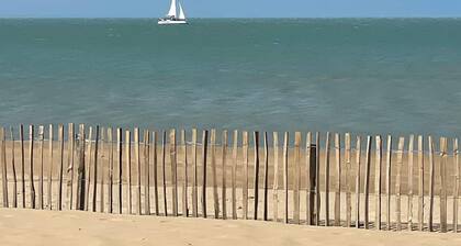 Coastal Villa with Garden, Near Beach & Casino – Sleeps 6, Pet Friendly