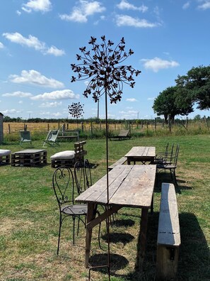 تناول الطعام بالخارج