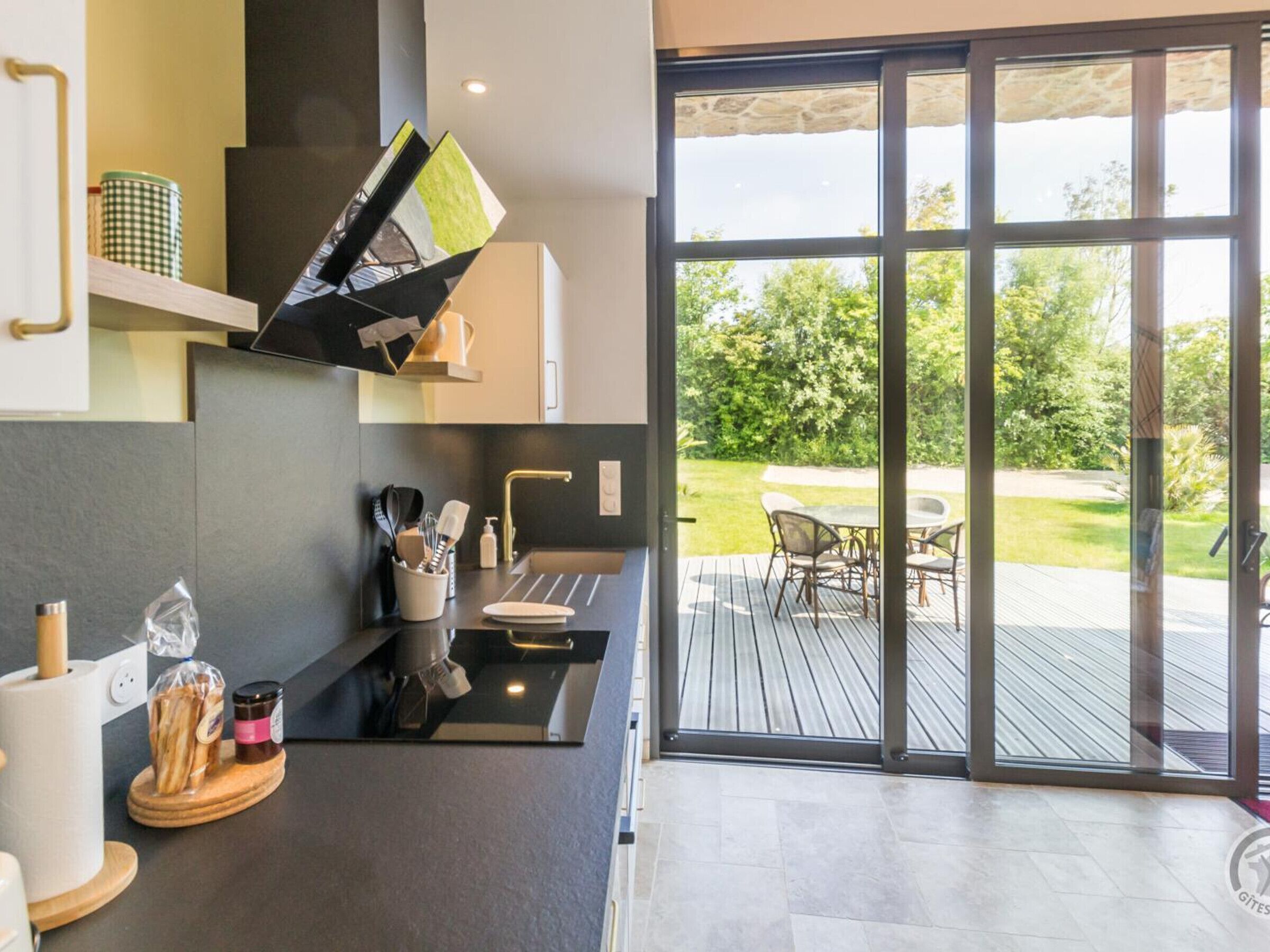 冷蔵庫、電子レンジ、食器洗い機、冷凍庫