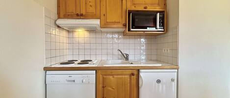 Kühlschrank, Mikrowelle, Geschirrspüler