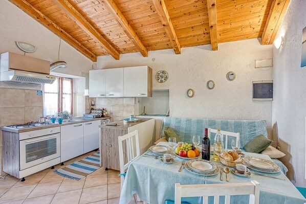 Family Apartment, Multiple Bedrooms (Beli Old Town Apartment) | Private kitchen | Fridge, microwave, oven, stovetop