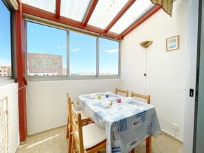 Dining - Cozy Mezzanine Apartment Near Beach with Parking (Sète)