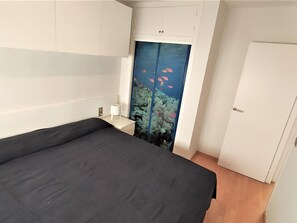 2 bedrooms, bed sheets
