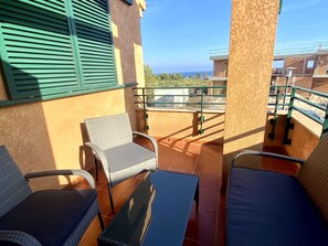Property grounds - "Modern Apartment with Pool, Near the Beach in L'Ametlla de Mar" (L'Ametlla de Mar)