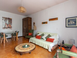 Flat-screen TV - Mimizan Beach Apt, 250m to ocean, private parking, up to 6 people (Mimizan)