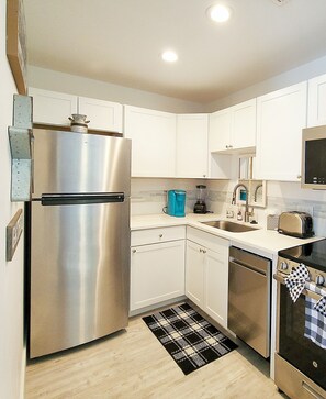 Refrigerador, microondas, horno, placa de cocina