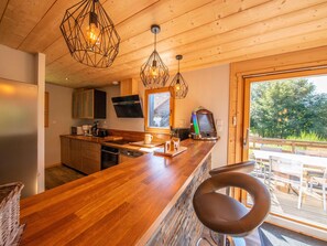 Kühlschrank, Mikrowelle, Geschirrspüler, Toaster