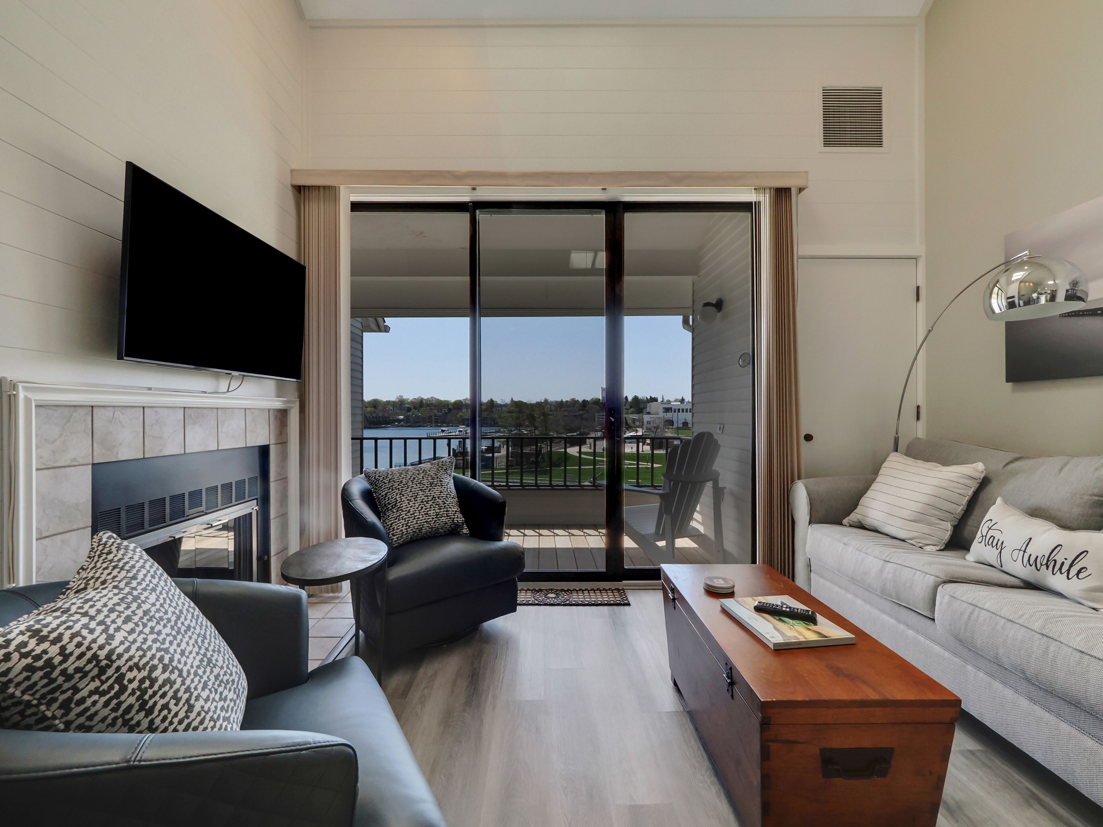 Downtown Charlevoix | 2 Bedroom | Waterfront | 3rd floor | Balcony