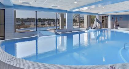 Scenic 2BR with Vaulted Ceilings | Downtown Charlevoix | Pool, Hot Tub, Sauna